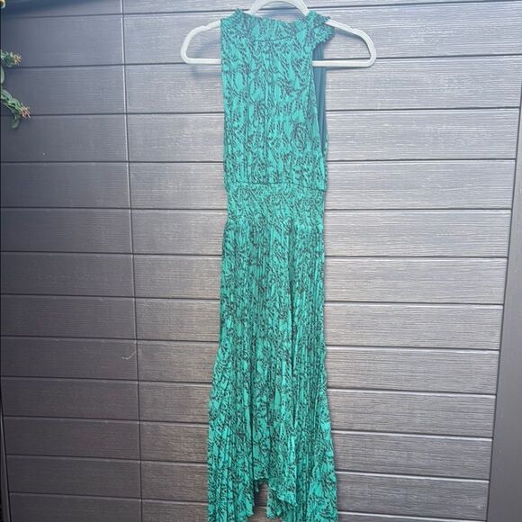 Elegant Green Patterned Dress - OLIVACEOUS - Size Medium Maxi Dress - NWOT - Picture 1 of 4